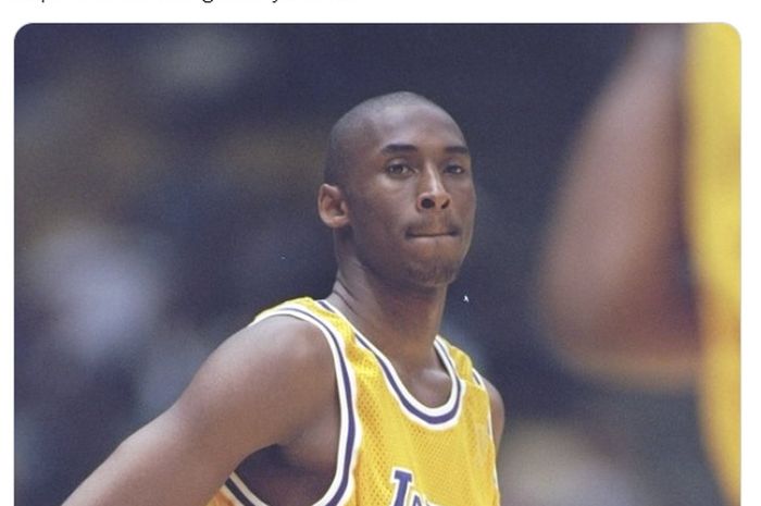 Kobe Bryant melakukan debut selama 6 menit di NBA bersama Los Angeles Lakers pada 3 November 1996.