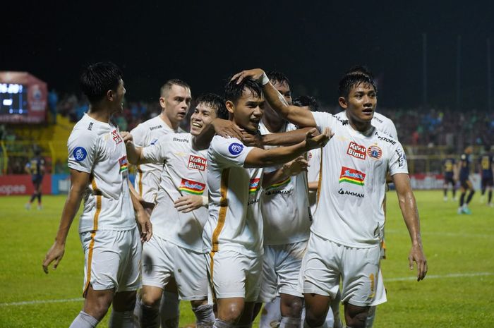 Skuad Persija Jakarta merayakan gol ketiga atas PSM Makassar yang dicetak oleh Witan Sulaeman pada pekan ke-18 Liga 1 2023/2024 di Stadion Gelora BJ Habibie, Parepare, Jumat (3/11/2023).
