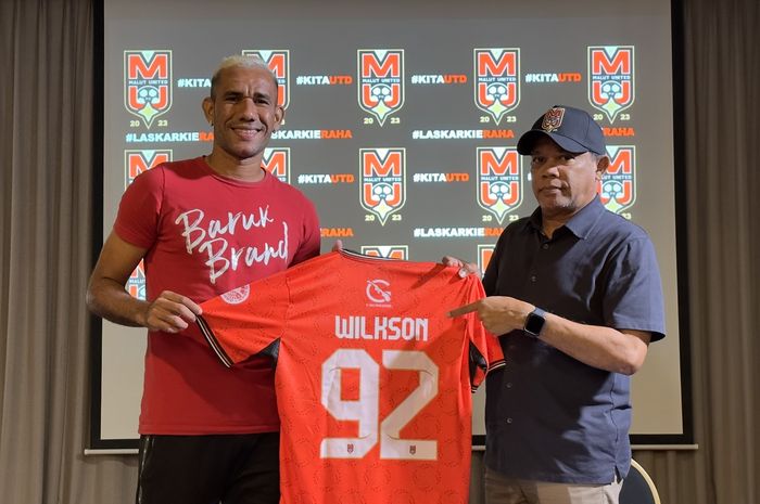 Jose Wilkson (kiri), resmi menjadi pemain Malut United FC pada Jumat (3/11/2023).