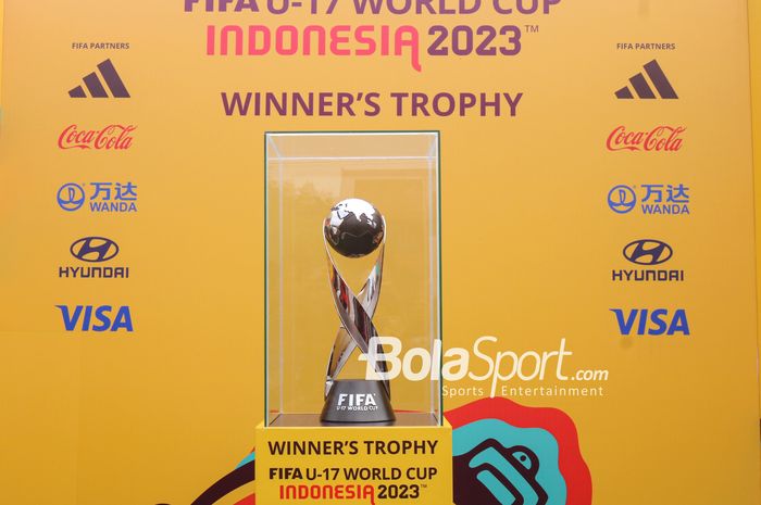 Trofi Tur Piala Dunia U-17 2023 di Pura Mangkunegaran, Solo, Minggu (5/11/2023).