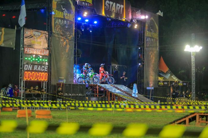 Suasana ajang balap bertajuk Trial Game Dirt 2023 di Sirkuit Lapangan Rampal, Malang, Jawa Timur, Jumat (3/11/2023).