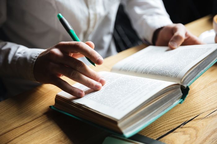 Apa Itu Majas Repetisi? Ini Pengertian dan Contoh Kalimatnya - Kids