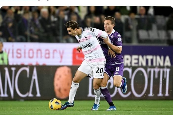 Aksi gelandang Juventus, Fabio Miretti, dalam laga kontra Fiorentina.