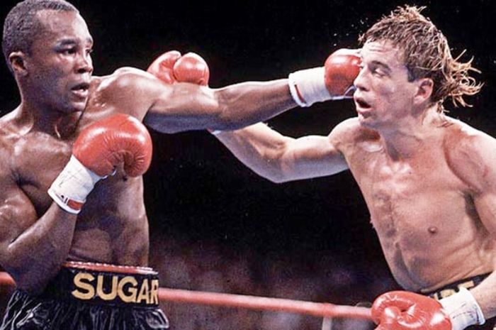 Sugar Ray Leonard merebut sabuk juara dunia dari dua divisi tinju setelah menang TKO atas Donny Lalonde pada 7 November 1998 di Las Vegas.