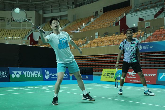 Pasangan ganda putra Indonesia, Kevin Sanjaya Sukamuljo/Rahmat Hidayat menjalani latihan terakhir sebelum berlaga pada Korea Masters 2023