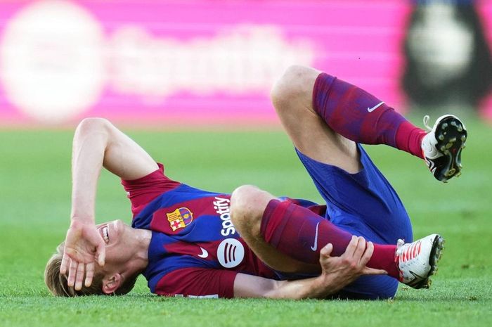Dua pemain Barcelona, Frenkie De Jong dan Sergi Roberto cedera menjelang pertandingan melawan Shakhtar Donetsk