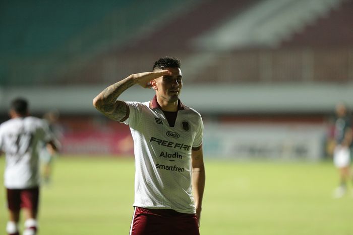 Selebrasi Fernando Rodrigues Saat Mencetak gol Pertama Persis Solo