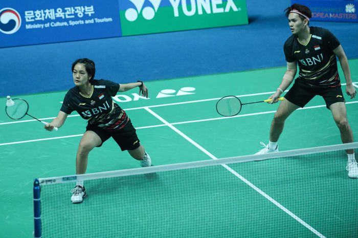 Pasangan ganda campuran Indonesia, Adnan Maulana/Nita Violina Marwah, pada babak pertama Korea Masters 2023  di Gwangju Women's University Stadium, Korea Selatan, Rabu (8/11/2023).