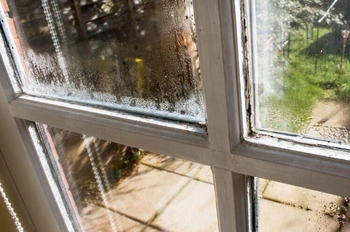 Trik Ampuh Cegah Jendela Berembun saat Musim Hujan, Cuma Lakukan Cara