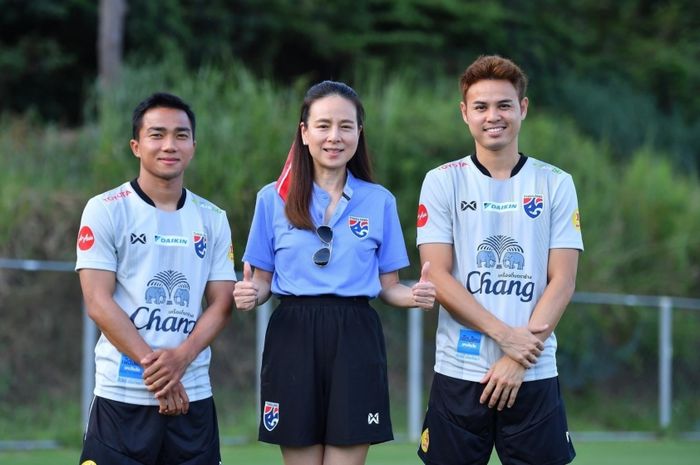 Manajer Timnas Thailand, Madam Pang, menunjuk dua pemain yakni Chanathip Songkrasin dan Theerathon Bunmathan sebagai kapten tim di Kualifikasi Piala Dunia 2026.