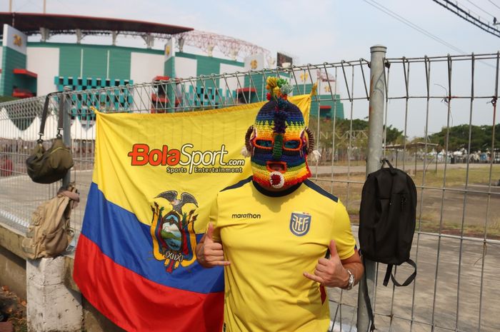Suporter timnas U-17 Ekuador, Pablo, saat ditemui di Stadion Gelora Bung Tomo, Surabaya, Jumat (10/11/2023).
