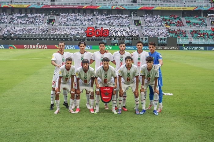 Skuat timnas U-17 Maroko (skuad timnas U-17 Maroko) sedang berfoto bersama jelang bertanding dalam laga pertama Piala Dunia U-17 2023 di Stadion Gelora Bung Tomo, Surabaya, Jumat (10/11/2023).
