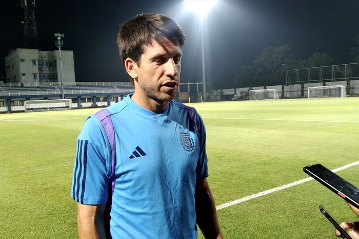 Sempat Alami 1 Kendala, Adik Kelas Lionel Messi Siap Menuju Final Piala Dunia U-17 2023 pelatih timnas argentina diego p 20231110093807