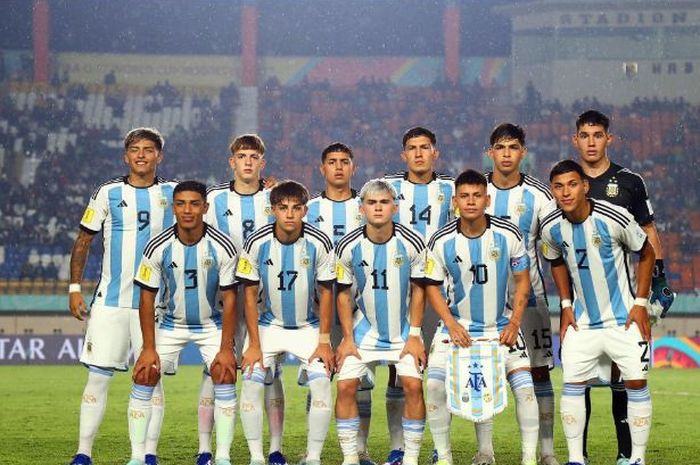 Para pemain timnas Argentina U-17 berfoto jelang duel melawan timnas Senegal U-17 di Piala Dunia U-17 2023 Indonesia.