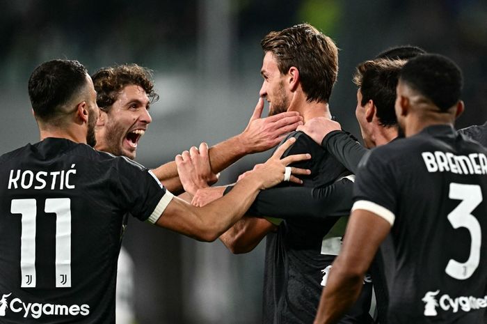 Para pemain Juventus merayakan gol Daniele Rugani ke gawang Cagliari pada laga Liga Italia di Stadion Allianz, Sabtu (11/11/2023).