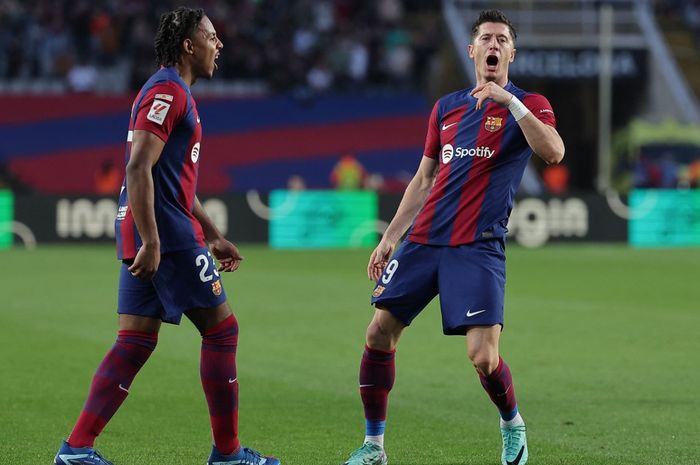Bomber Barcelona, Robert Lewandowski mencetak dua gol ke gawang Deportivo Alaves di Liga Spanyol.