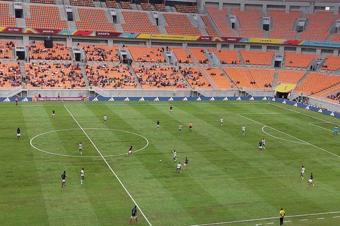 Suasana pertandingan Prancis vs Burkina Faso di Grup E Piala Dunia U-17 2023, Minggu (12/11/2023) di Jakarta International Stadium.