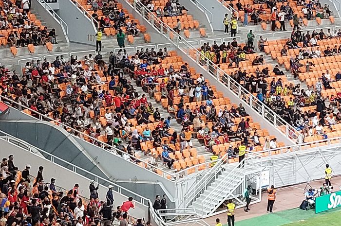 Chant dukungan untuk timnas U-17 Korea Selatan bergemuruh di Jakarta International Stadium (JIS), Jakarta saat melawan Amerika Serikat.