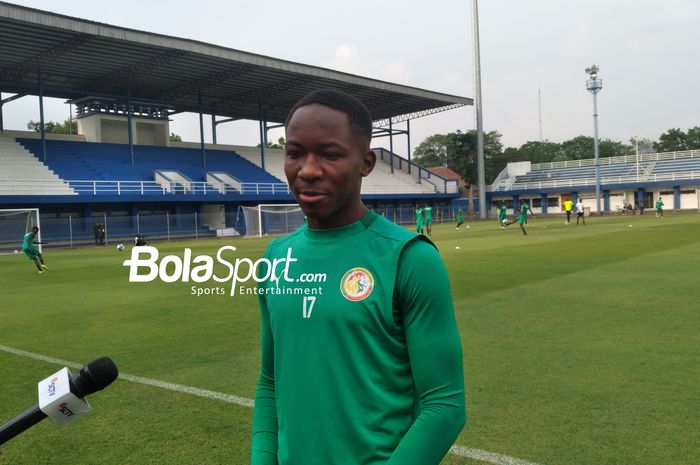 Bek kanan timnas U-17 Senegal, saat sesi latihan di Lapangan Sidolig, Bandung, Senin (13/11/2023).