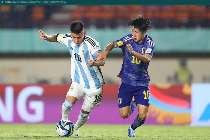 Timnas U-17 Argentina menjaga asa lolos ke babak 16 besar setelah sukses menundukkan Jepang 3-1 pada matchday ke-2 Grup D Piala Dunia U-17 2023 di Stadion Si Jalak Harupat, Bandung, Selasa (14/11/2023) malam WIB.