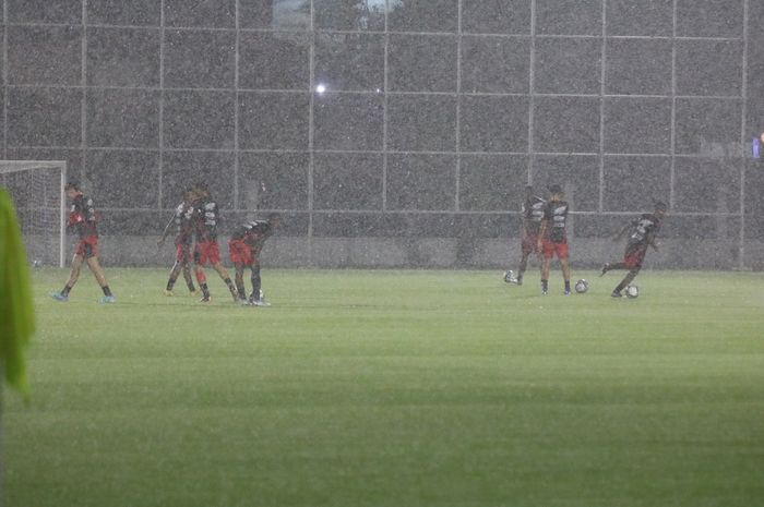 Suasana latihan Timnas U-17 Panama di Lapangan Kotabarat, Solo, Selasa (14/11/2023) malam WIB.