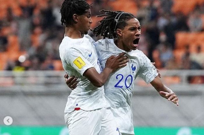 Gelandang Timnas U-17 Prancis, Mathis Amougou (nomor 20), melakukan selebrasi saat mencetak gol ke gawang Timnas U-17 Korea Selatan di Piala Dunia U-17 2023.