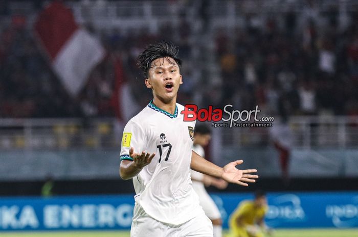 Nabil Asyura sedang melakukan selebrasi seusai mencetak gol dalam laga match day ketiga babak penyisihan Grup A Piala Dunia U-17 2023 antara timnas U-17 Maroko versus timnas U-17 Indonesia di Stadion Gelora Bung Tomo, Surabaya, Jawa Timur, Kamis (16/11/2023) malam.