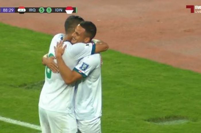 Pemain Timnas Irak, Ali Al-Hamadi, merayakan gol ke gawang Timnas Indonesia di laga Grup F Kualifikasi Piala Dunia 2026.