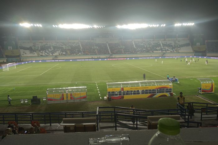 Suasana pertandingan antara timnas U-17 Iran dan Kaledonia Baru di Stadion Si Jalak Harupat, Jumat (17/11/2023).