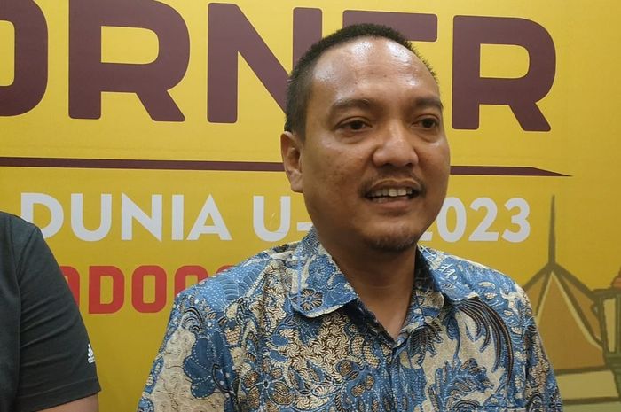 CEO PSIS Semarang Sekaligus Ketua Aspov PSSI Jawa Tengah, Yoyok Sukawi saat menghadiri konferensi pers Piala Dunia U-17 2023, di Hotel Solia Zigna, Solo, Jumat (12/11/2023).