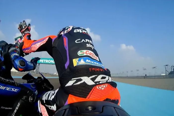 Insiden Aleix Espargaro (Aprilia) memukul murid Valentino Rossi, Franco Morbidelli (Monster Energy Yamaha) pada sesi free practice 2 MotoGP Qatar 2023 di Sirkuit Lusail, Qatar, Sabtu (18/11/2023)