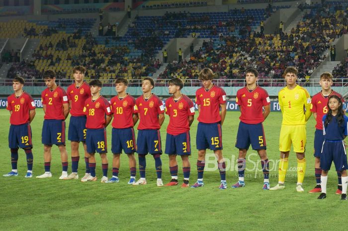 Kesebelasan Timnas U-17 Spanyol, saat menghadapi Jepang di babak 16 besar Piala Dunia U-17 2023 di Stadion Manahan, Surakarta, Senin (20/11/2023).