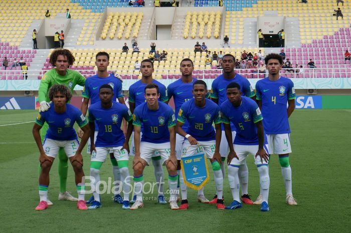 Kesebelasan Timnas U-17 Brasil, saat menghadapi Ekuador di babak 16 besar Piala Dunia U-17 2023 di Stadion Manahan, Surakarta, Senin (20/11/2023).