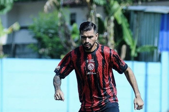 Datang Ketika Sedang Terpuruk, Julian Guevara Ingin Catatkan Sejarah di Arema FC julian guevarajpg 20231120010854