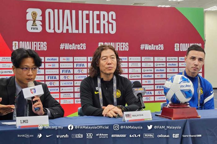 Pelatih Timnas Malaysia, Kim Pan-gon (tengah), ingin menciptakan sejarah baru saat menghadapi Taiwan di laga kedua Grup D Kualifikasi Piala Dunia 2026.