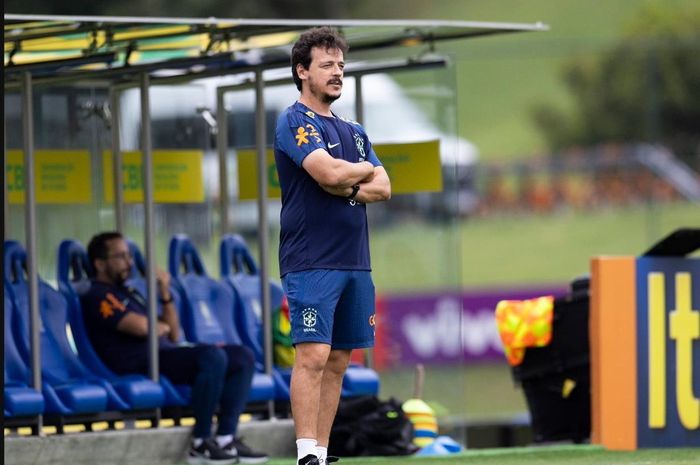 Pelatih timnas Brasil, Fernando Diniz, akui siap menghentikan Lionel Messi dengan menurunkan beberapa pemain mudanya.