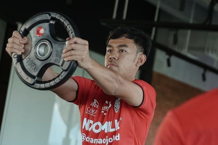 Luthfi Kamal Siap Bersaing untuk Rebut Posisi Pemain Tengah Bali United luthfi kamal pemain baru bali un 20231121125007