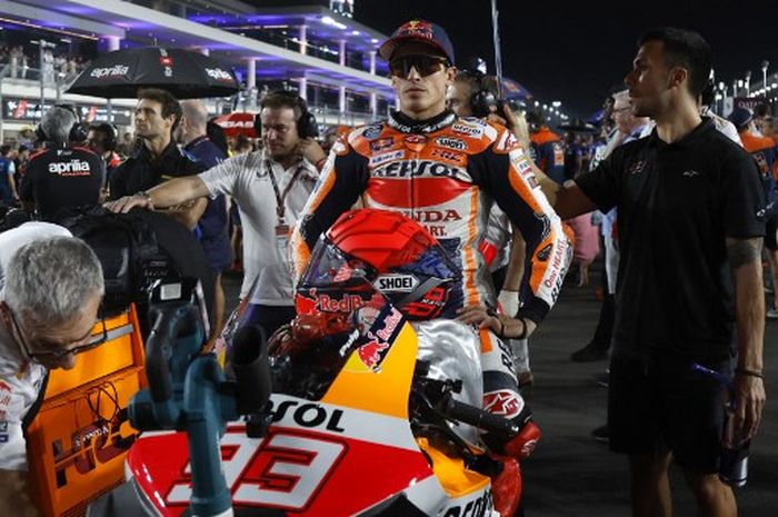 Pembalap Repsol Honda, Marc Marquez, berada di starting grid MotoGP Qatar 2023 di Sirkuit Lusail, Minggu (19/11/2023).