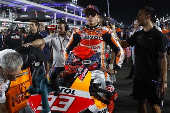 Pembalap Repsol Honda, Marc Marquez, berada di starting grid MotoGP Qatar 2023 di Sirkuit Lusail, Minggu (19/11/2023).