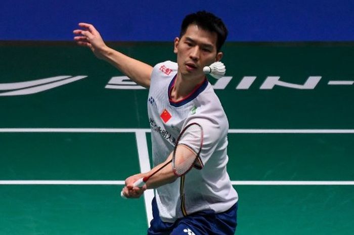 Pebulu tangkis tunggal putra China,  Zhao Jun Peng, pada semifinal Singapore Open 2022, 16 Juli.