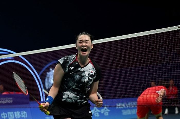 Pebulu tangkis tunggal putri Korea Selatan, Kim Ga-eun, bereaksi setelah memastikan kemenangan tim Korea Selatan atas China pada nomor beregu Asian Games 2022, Hangzhou, China, 1 Oktober 2023.