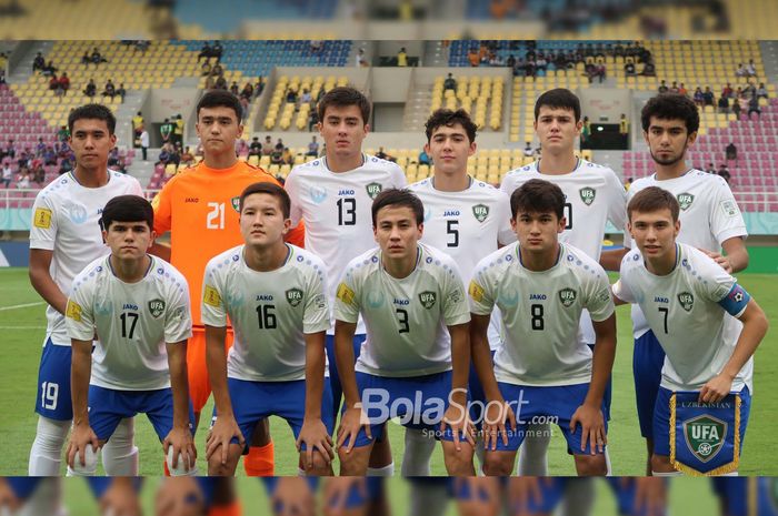 Kesebelasan Timnas U-17 Uzbekistan, saat menghadapi Prancis di babak 8 besar Piala Dunia U-17 2023 di Stadion Manahan, Surakarta, Sabtu (25/11/2023).