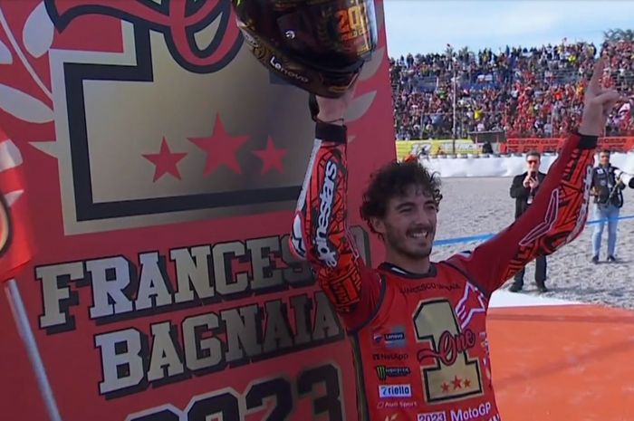 Francesco Bagnaia berhasil mempertahankan gelar juara dunia di MotoGP 2023 di Sirkuit Ricardo Tormo, Valencia, Spanyol, Minggu (26/11/2023)