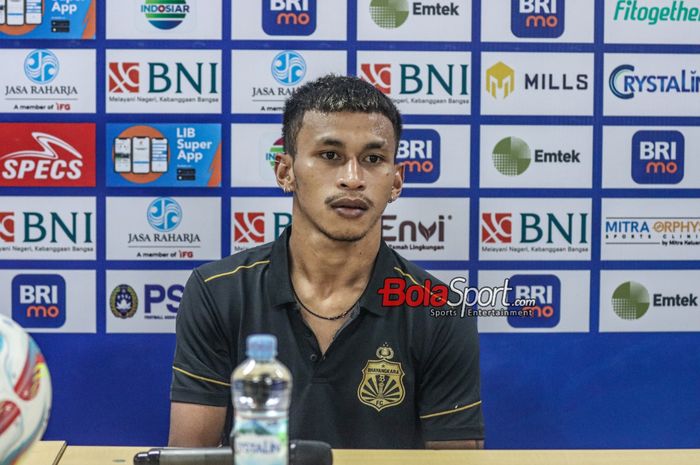 Pemain Bhayangkara FC, Osvaldo Haay, saat hadir dalam sesi jumpa pers di Stadion Patriot Candrabhaga, Bekasi, Jawa Barat, Senin (27/11/2023) malam.