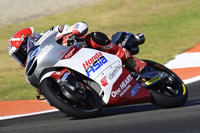 Pembalap Indonesia, Mario Suryo Aji saat beraksi pada seri Moto3 Valencia 2023