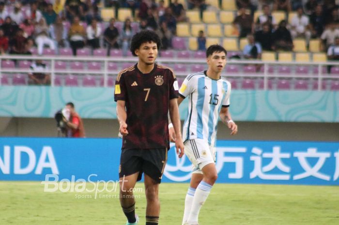 Paris Brunner berhasil membawa jerman unggul 1-0 atas Argentina di babak pertama&nbsp;pada babak Semifinal Piala Dunia U-17 2023 di Stadion Manahan, Surakarta, Selasa (28/11/2023).