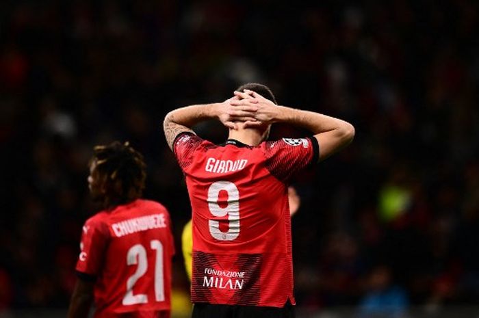 Reaksi striker AC Milan, Olivier Giroud, dalam laga Grup F Liga Champions melawan Borussia Dortmund, Selasa (28/11/2023) di San Siro.