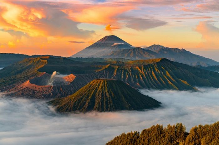 4 Gunung di Indonesia yang Tawarkan Wisata Alam Selain Mendaki