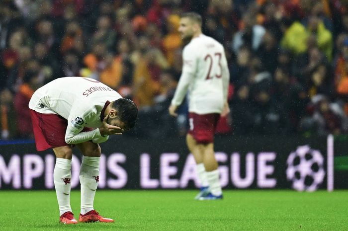 Reaksi kapten Manchester United, Bruno Fernandes, selepas laga Liga Champions di markas Galatasaray (29/11/2023). Man United tetap bisa degradasi ke Liga Europa sekalipun menang atas Bayern Muenchen di partai penutup grup.