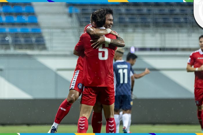 Dua pemain Sabah FC, Saddil Ramdani dan Daniel Ting, melakukan selebrasi usai timnya mencetak gol ke gawang Hougang United di laga Grup H Piala AFC 2023-2024.